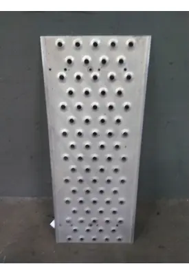 FREIGHTLINER CASCADIA 125 DECK (CATWALK) STEP