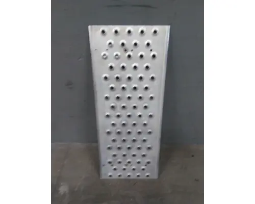 FREIGHTLINER CASCADIA 125 DECK (CATWALK) STEP