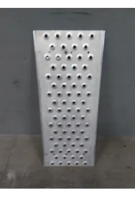 FREIGHTLINER CASCADIA 125 DECK (CATWALK) STEP