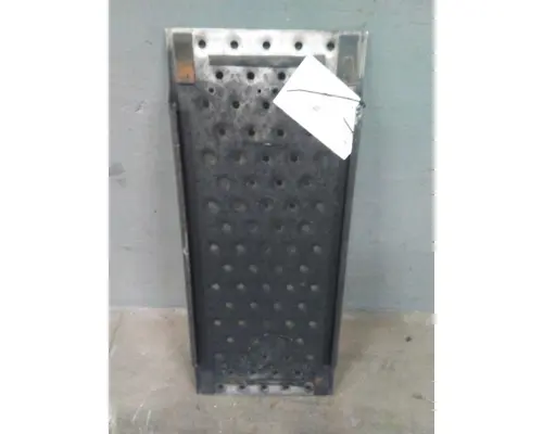 FREIGHTLINER CASCADIA 125 DECK (CATWALK) STEP