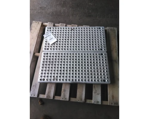 FREIGHTLINER CASCADIA 125 DECK (CATWALK) STEP