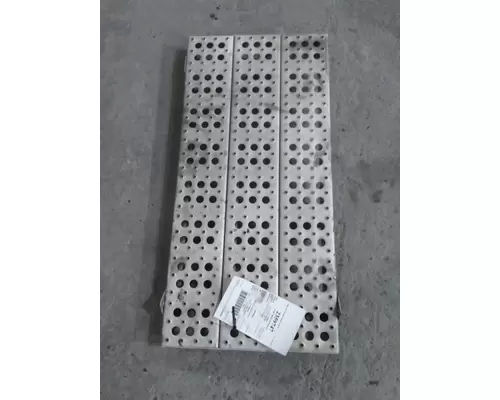 FREIGHTLINER CASCADIA 125 DECK (CATWALK) STEP