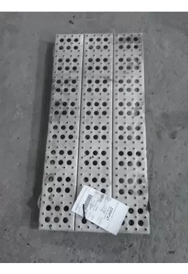 FREIGHTLINER CASCADIA 125 DECK (CATWALK) STEP