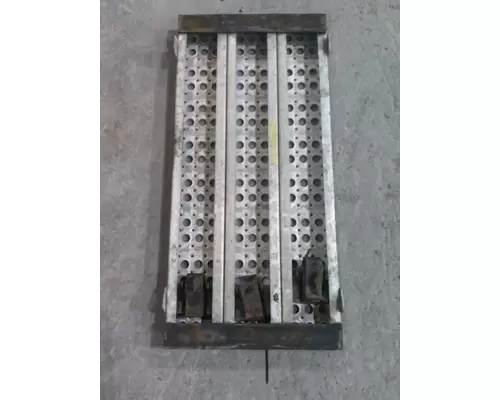 FREIGHTLINER CASCADIA 125 DECK (CATWALK) STEP