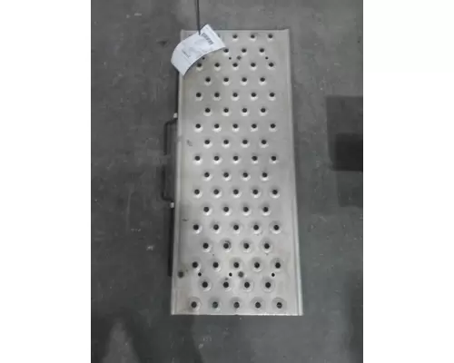 FREIGHTLINER CASCADIA 125 DECK (CATWALK) STEP