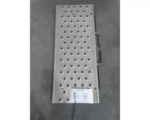 FREIGHTLINER CASCADIA 125 DECK (CATWALK) STEP