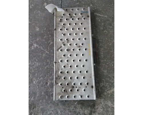 FREIGHTLINER CASCADIA 125 DECK (CATWALK) STEP