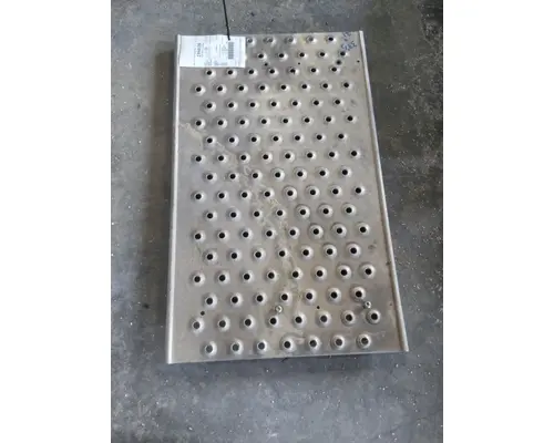 FREIGHTLINER CASCADIA 125 DECK (CATWALK) STEP