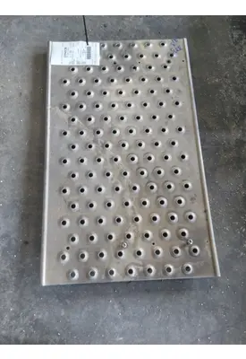 FREIGHTLINER CASCADIA 125 DECK (CATWALK) STEP