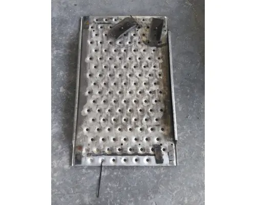 FREIGHTLINER CASCADIA 125 DECK (CATWALK) STEP