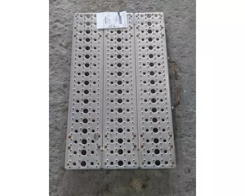 FREIGHTLINER CASCADIA 125 DECK (CATWALK) STEP