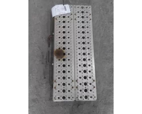 FREIGHTLINER CASCADIA 125 DECK (CATWALK) STEP
