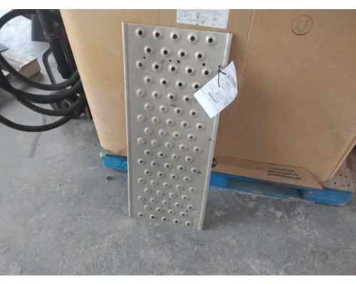 FREIGHTLINER CASCADIA 125 DECK (CATWALK) STEP
