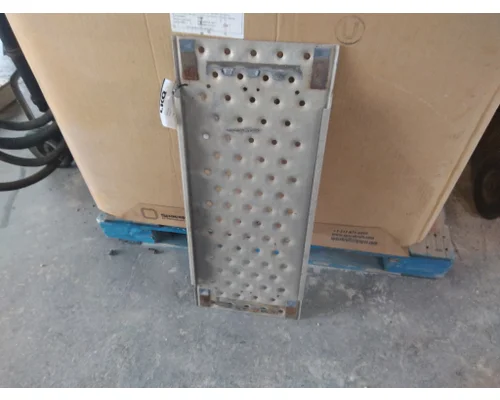 FREIGHTLINER CASCADIA 125 DECK (CATWALK) STEP