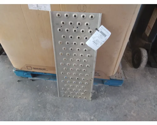 FREIGHTLINER CASCADIA 125 DECK (CATWALK) STEP