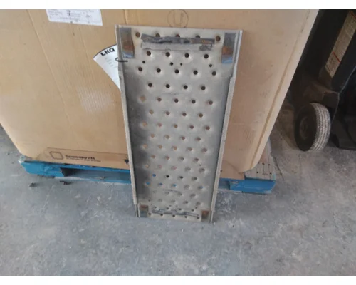 FREIGHTLINER CASCADIA 125 DECK (CATWALK) STEP