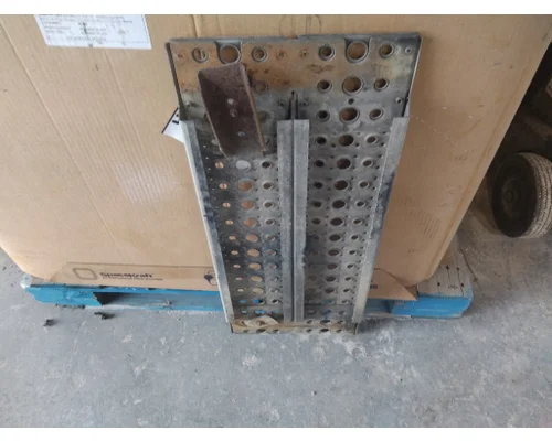 FREIGHTLINER CASCADIA 125 DECK (CATWALK) STEP