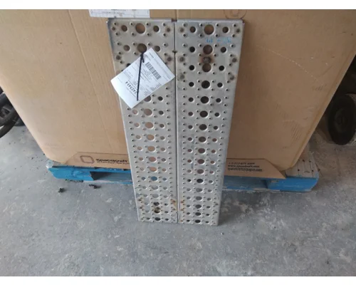 FREIGHTLINER CASCADIA 125 DECK (CATWALK) STEP