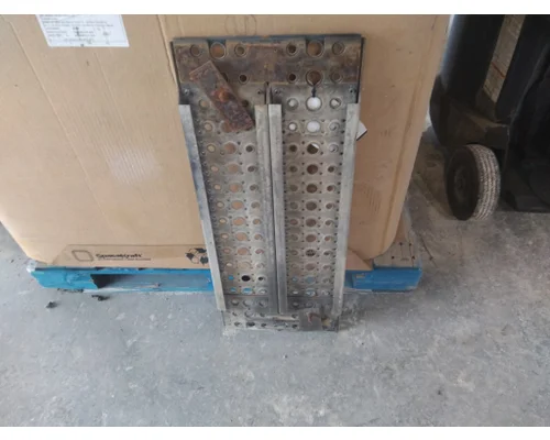 FREIGHTLINER CASCADIA 125 DECK (CATWALK) STEP