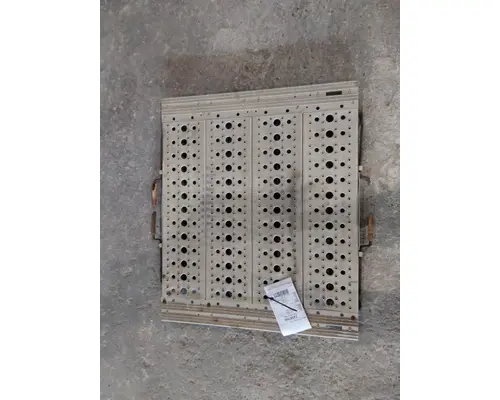 FREIGHTLINER CASCADIA 125 DECK (CATWALK) STEP