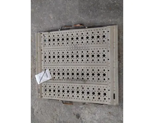 FREIGHTLINER CASCADIA 125 DECK (CATWALK) STEP