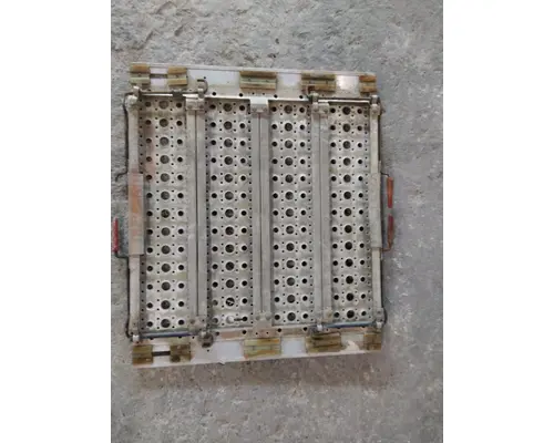 FREIGHTLINER CASCADIA 125 DECK (CATWALK) STEP