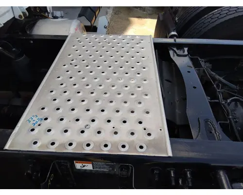FREIGHTLINER CASCADIA 125 DECK (CATWALK) STEP