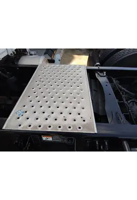 FREIGHTLINER CASCADIA 125 DECK (CATWALK) STEP