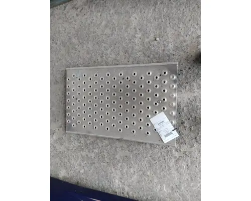 FREIGHTLINER CASCADIA 125 DECK (CATWALK) STEP