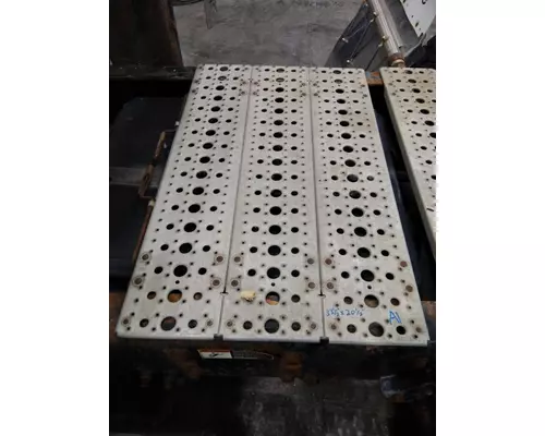 FREIGHTLINER CASCADIA 125 DECK (CATWALK) STEP