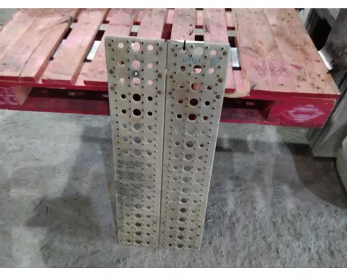 FREIGHTLINER CASCADIA 125 DECK (CATWALK) STEP