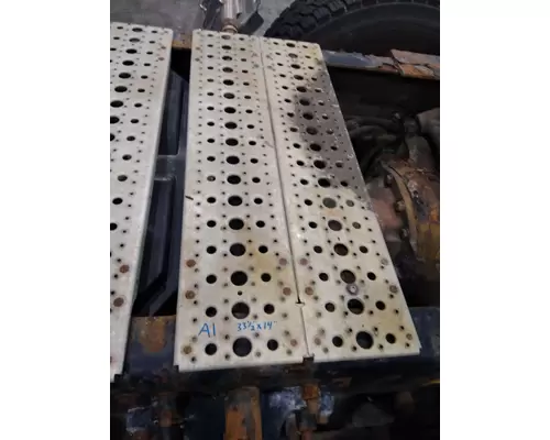 FREIGHTLINER CASCADIA 125 DECK (CATWALK) STEP