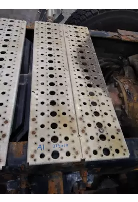 FREIGHTLINER CASCADIA 125 DECK (CATWALK) STEP