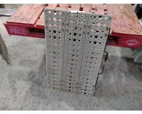 FREIGHTLINER CASCADIA 125 DECK (CATWALK) STEP