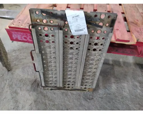 FREIGHTLINER CASCADIA 125 DECK (CATWALK) STEP