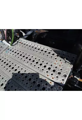 FREIGHTLINER CASCADIA 125 DECK (CATWALK) STEP