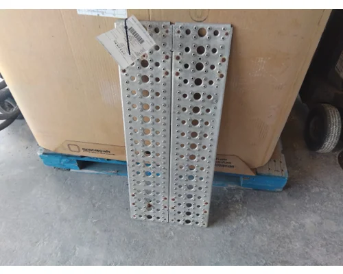 FREIGHTLINER CASCADIA 125 DECK (CATWALK) STEP