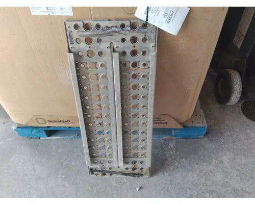 FREIGHTLINER CASCADIA 125 DECK (CATWALK) STEP