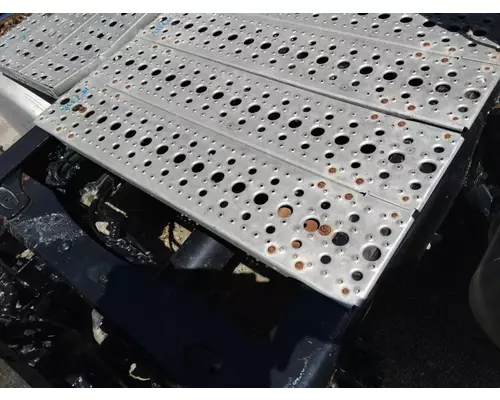 FREIGHTLINER CASCADIA 125 DECK (CATWALK) STEP
