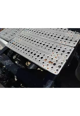 FREIGHTLINER CASCADIA 125 DECK (CATWALK) STEP