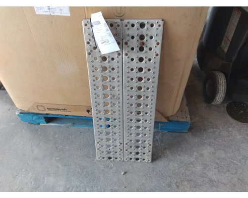 FREIGHTLINER CASCADIA 125 DECK (CATWALK) STEP