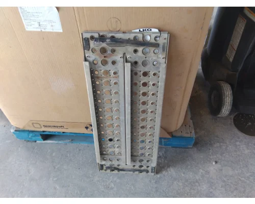FREIGHTLINER CASCADIA 125 DECK (CATWALK) STEP