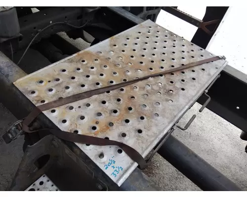 FREIGHTLINER CASCADIA 125 DECK (CATWALK) STEP