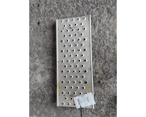 FREIGHTLINER CASCADIA 125 DECK (CATWALK) STEP