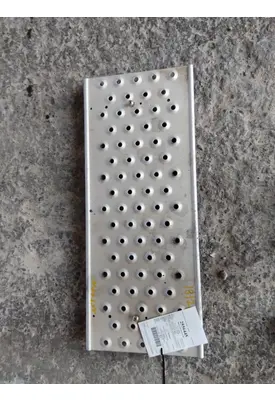 FREIGHTLINER CASCADIA 125 DECK (CATWALK) STEP