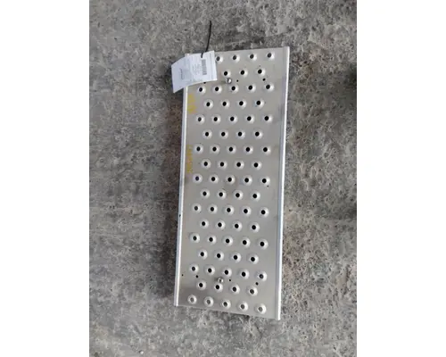 FREIGHTLINER CASCADIA 125 DECK (CATWALK) STEP