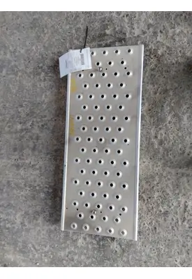 FREIGHTLINER CASCADIA 125 DECK (CATWALK) STEP