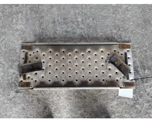 FREIGHTLINER CASCADIA 125 DECK (CATWALK) STEP