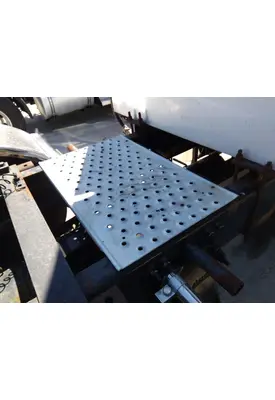 FREIGHTLINER CASCADIA 125 DECK (CATWALK) STEP