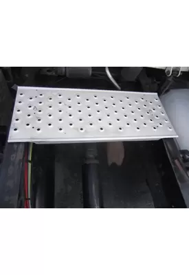 FREIGHTLINER CASCADIA 125 DECK (CATWALK) STEP